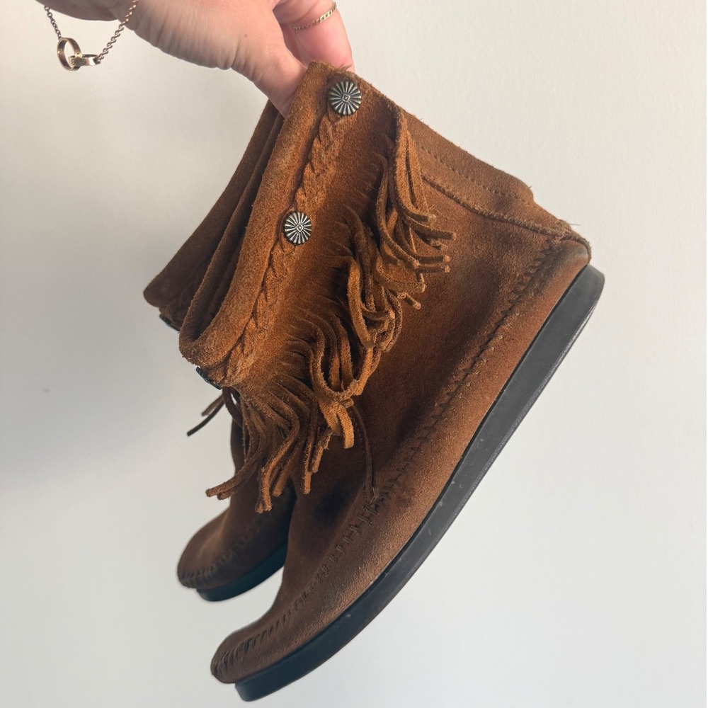 Minnetonka Fringe Booties Moccasin Ankle Boots Brown Suede Western Concho 6.5
